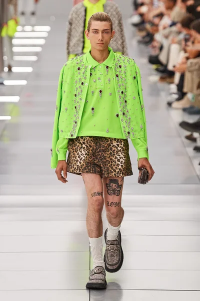 Look 19